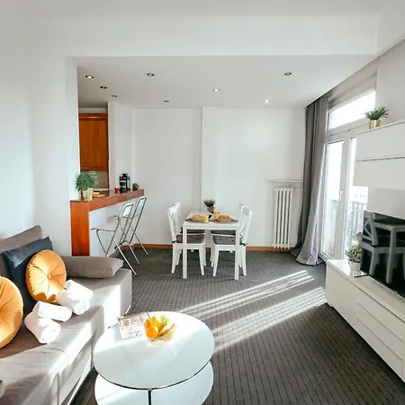 Plac Konstytucji 6 Orange - Dla 4 Osob - Bezplatny Parking - Free Parking - Piekny Widok Na Panorame Warszawy 아파트 바르샤바