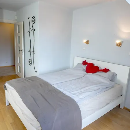 Family Apt For 2-6 - Amazing Barbacan Walls View Apartment *