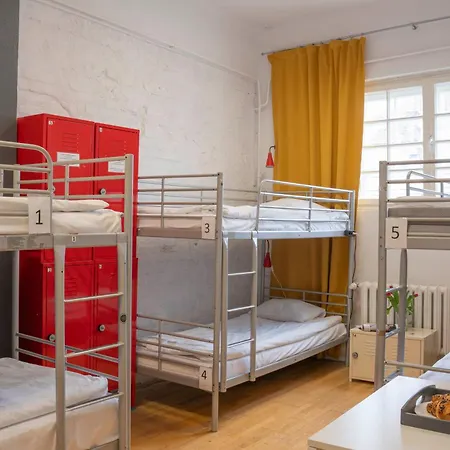 New World St Hostel And Private Room Hostel *
