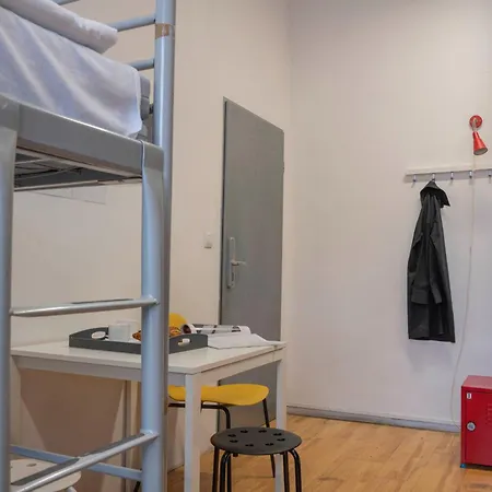 New World St Hostel And Private Room Hostel *