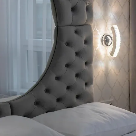 Praga Arte With Parking & Balcony By Renters Apartment *