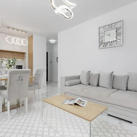 Praga Arte With Parking & Balcony By Renters * Warsaw