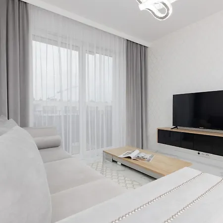 Praga Arte With Parking & Balcony By Renters Apartment