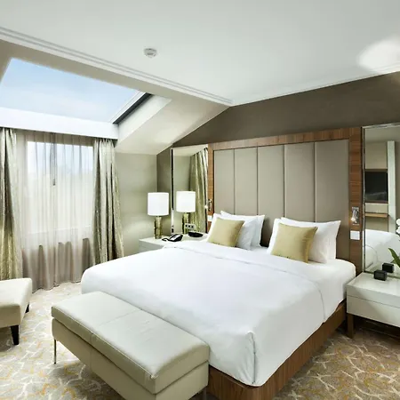 מלון Doubletree By Hilton & Conference Centre 4*