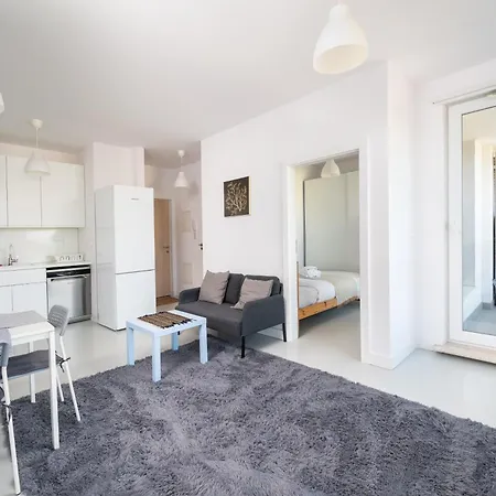 Kolska Bright Apartment