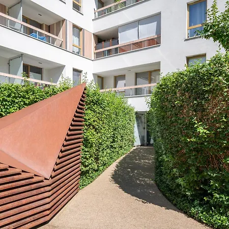 Kolska Bright Apartment