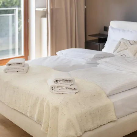 Ecru 3-bedroom Luxurious With City View Wwa22 Apartment *