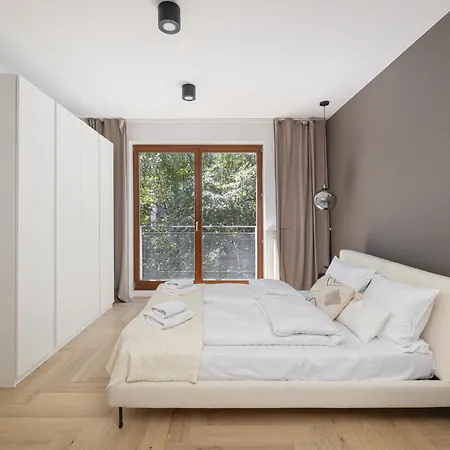 Ecru 3-bedroom Luxurious With City View Wwa22 Apartment Warsaw
