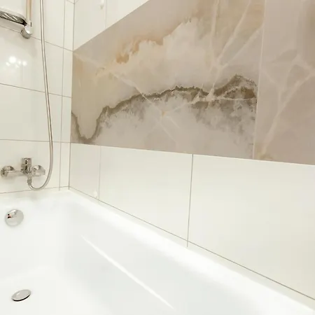 Gagarina 12 - Piekny Apartament Przy Lazienkach Krolewskich - Duze Lozko 160x200cm - Bardzo Duzy Balkon - Wifi - Telewizja Kablowa - Bezplatna Strefa Parkowania - Better Apartament *