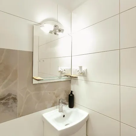 Gagarina 12 - Piekny Apartament Przy Lazienkach Krolewskich - Duze Lozko 160x200cm - Bardzo Duzy Balkon - Wifi - Telewizja Kablowa - Bezplatna Strefa Parkowania - Better * Warszawa