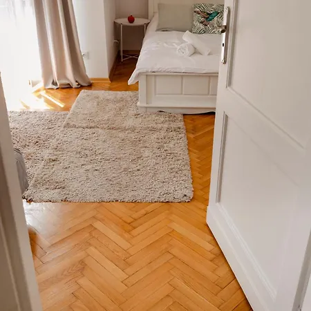 Gagarina 12 - Piekny Apartament Przy Lazienkach Krolewskich - Duze Lozko 160x200cm - Bardzo Duzy Balkon - Wifi - Telewizja Kablowa - Bezplatna Strefa Parkowania - Better * Warszawa