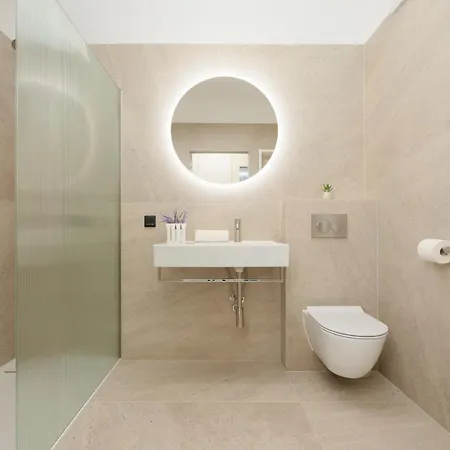Exclusive With Parking & Balcony By Renters Prestige Apartament