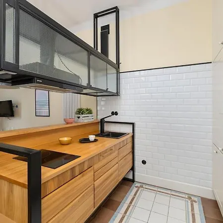 Specious Studio With Entresol In City Center Wwa18 *