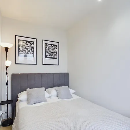 Apartment Modern With Wifi In By Renters