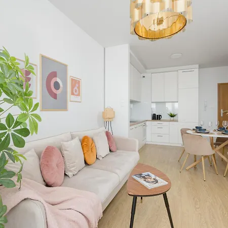 Stylish Glam Przedpole In By Renters Apartment *