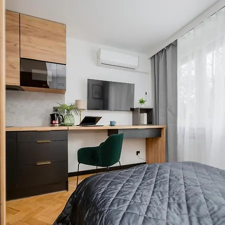 Apartment Modern Black & Wooden Near The Airport By Renters Warsaw