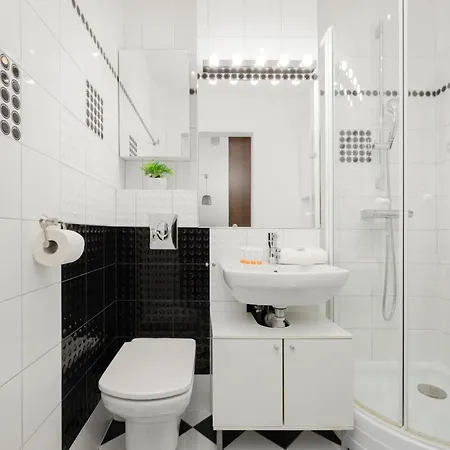 Sunny In The Heart Of By Renters Apartment *