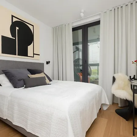 Apartment Luxurious And Modern In Center With Parking By Renters Prestige *