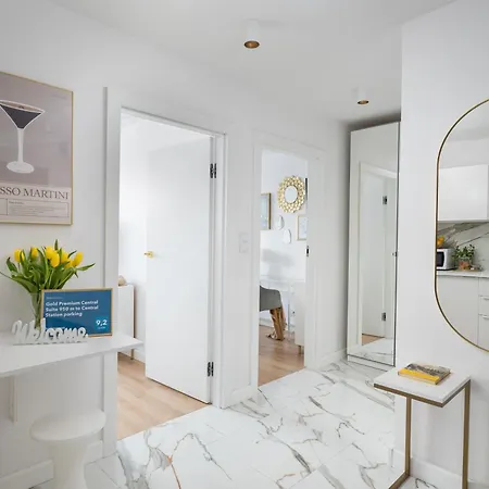Apartment Gold Premium 950 M To Station Parking