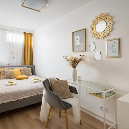 Gold Premium 950 M To Station Parking Apartment Warsaw