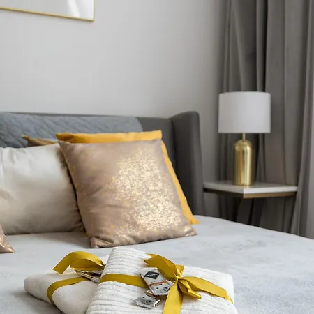 Gold Premium 950 M To Station Parking Apartment