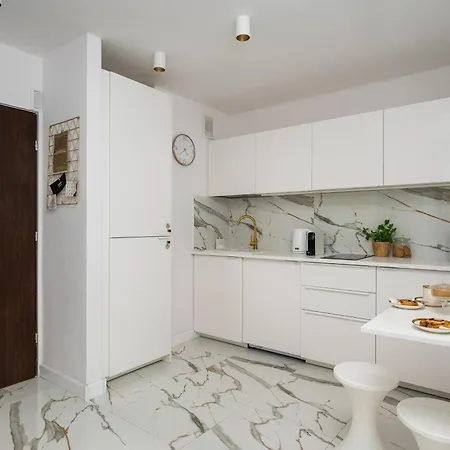 Gold Premium 950 M To Station Parking Apartment