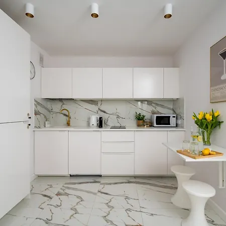 Gold Premium 950 M To Station Parking Apartment *
