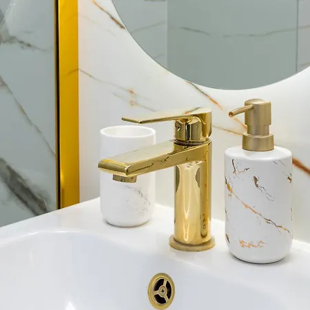 Apartment Gold Premium 950 M To Station Parking *