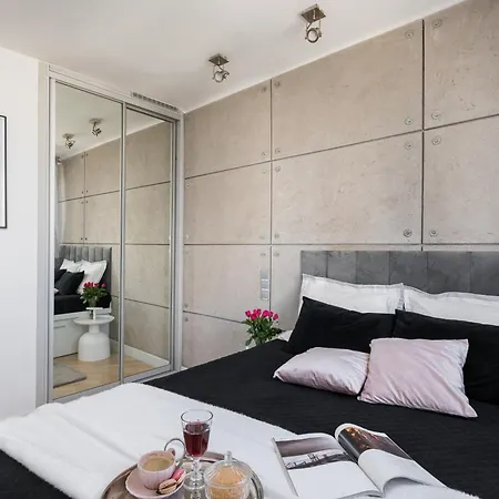 Air-conditioned Premium Loft Skyline Only 900 M To Station * Warsaw