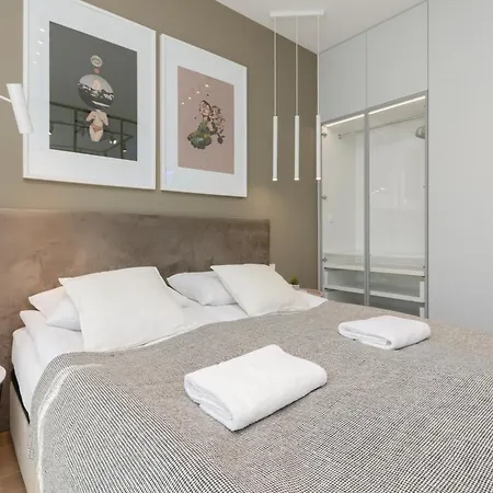 Boutiq Park Elegant With Parking By Renters Apartament *