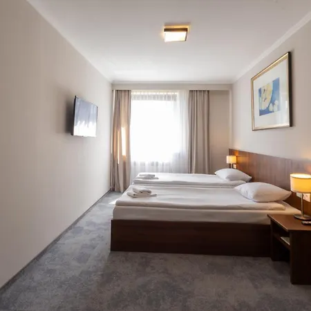 Hit Hotel 3*