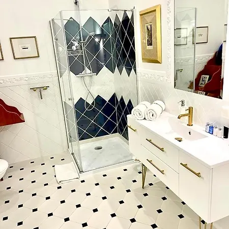 Aparthotel Luxury Mondrian Market Square Iii *