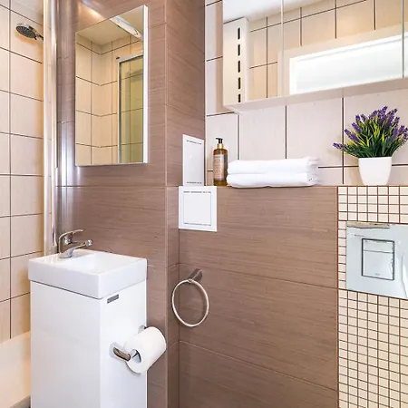 Apartment Bagno 7 - Modern By Renters *