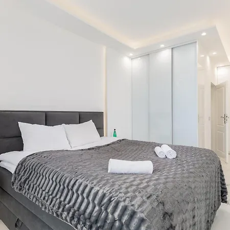 Апартаменты Karolkowa 28a - Luminous With Balcony By Renters Prestige *