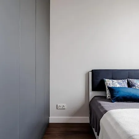 Business With 1 Bedroom By Ecru Wwa81 Апартаменты *