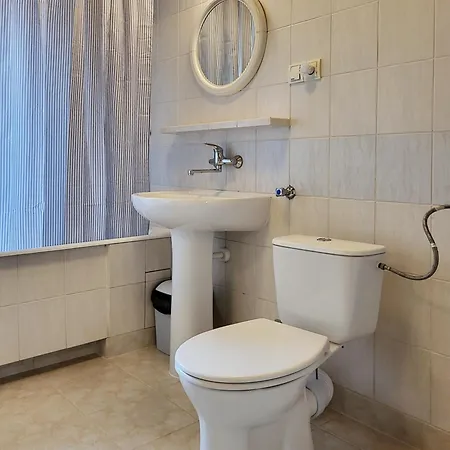 Husarska 60 *
