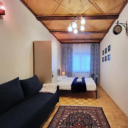 Husarska 60