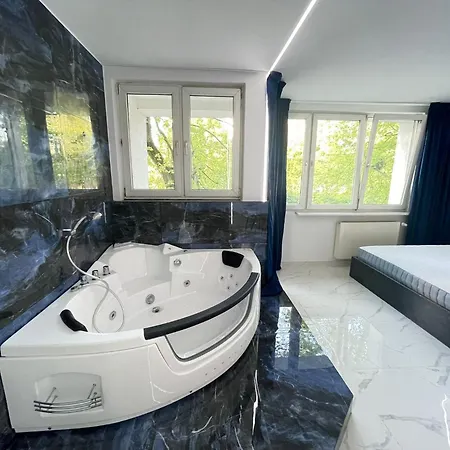 Yourapart Karmelicka Z Jacuzzi * Warszawa