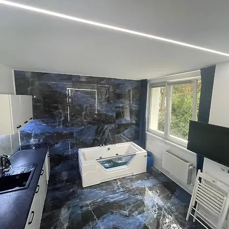 Yourapart Karmelicka Z Jacuzzi * Warszawa