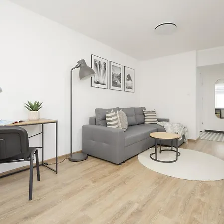 Apartment Elegant Grey Wspolna Srodmiescie In By Renters *
