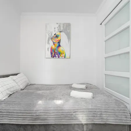 - Great Location - Cozy One Bedroom In - Solidarnosci 64 Apartment Warsaw