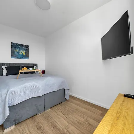 Apartment 7th Floor Wlochy - Balcony, Workspace - By Rentujemy Warsaw