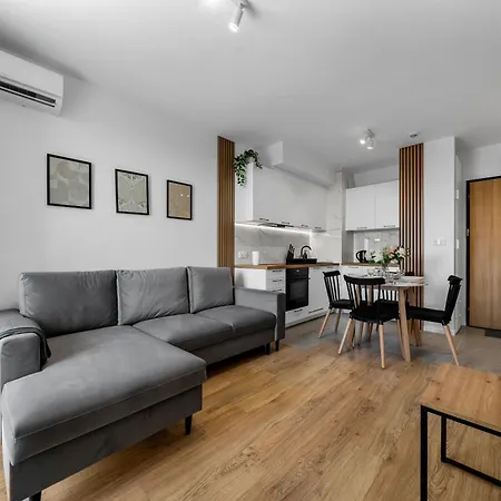 7th Floor Wlochy - Balcony, Workspace - By Rentujemy Apartment *