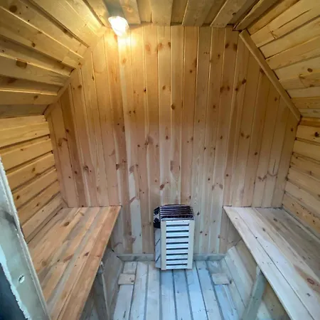 Cozy With A Private Yard Varsavia