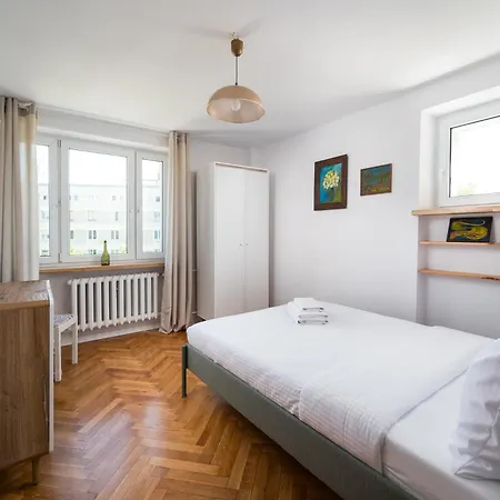 Metro Swietokrzyska View Apartment Warsaw