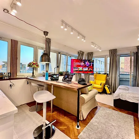 Silver Aircondition Wifi 1gbs 85'tv Netflix Apartment Warsaw