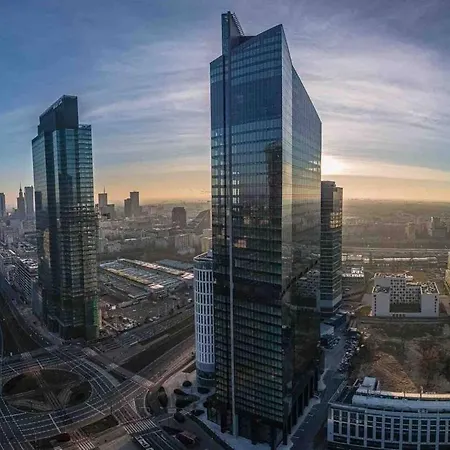 Silver Aircondition Wifi 1gbs 85'tv Netflix Warsaw