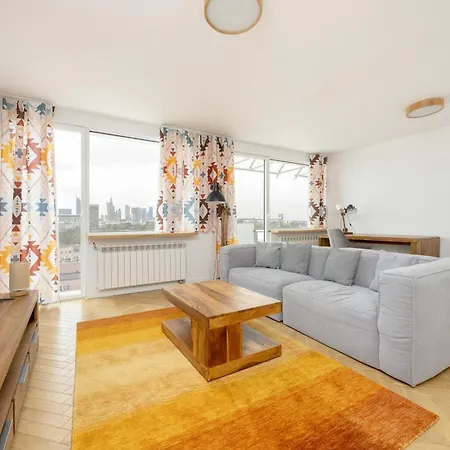 On The 15th Floor With A View Of The Panorama By Renters