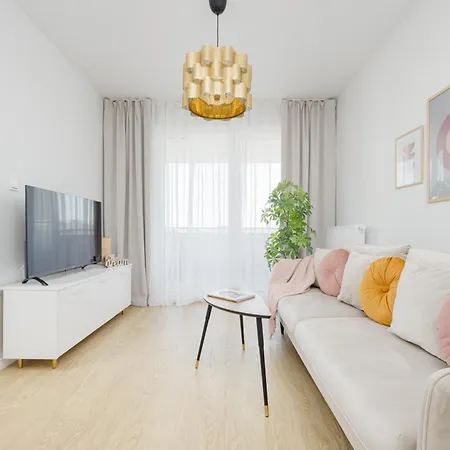 Stylish Glam Przedpole In By Renters Apartment *