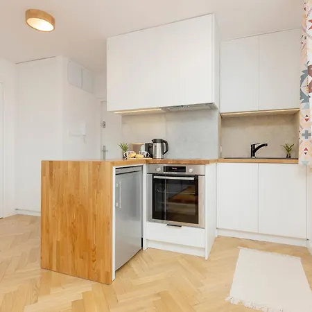 On The 15th Floor With A View Of The Panorama By Renters Apartment